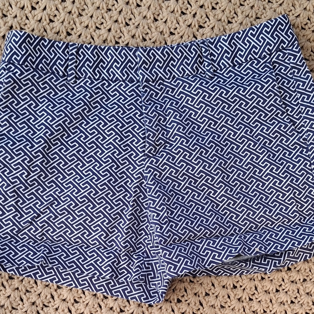 Banana Republic Blue and White Geometric Shorts. Used.Very Good Condition Size 2